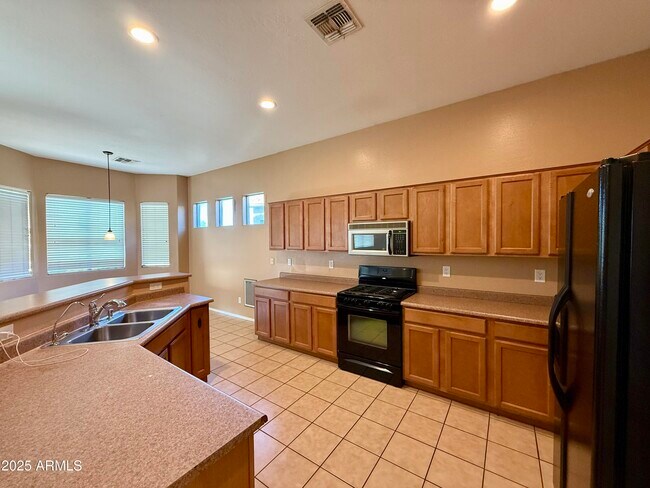 Building Photo - 4601 W Moss Springs Rd