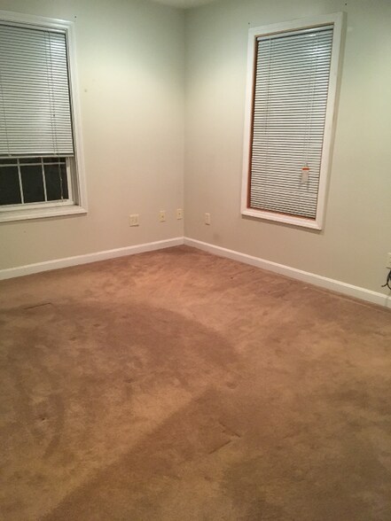 Building Photo - 48 Woodbury Ave