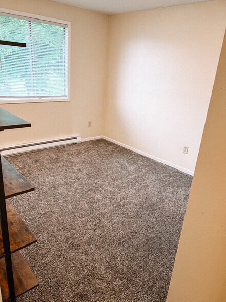 Bedroom 2 updstairs - 1734 E Liberty Ave
