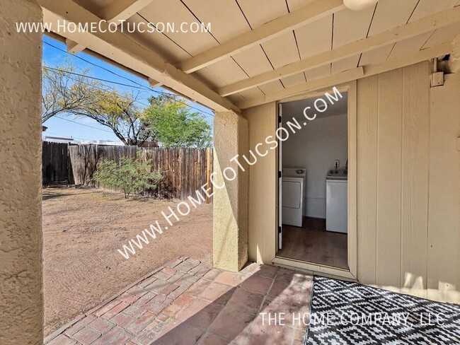 Building Photo - 4566 E Seneca St