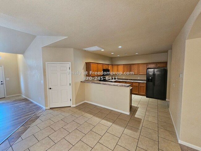 Building Photo - 2482 Wolcott Ave