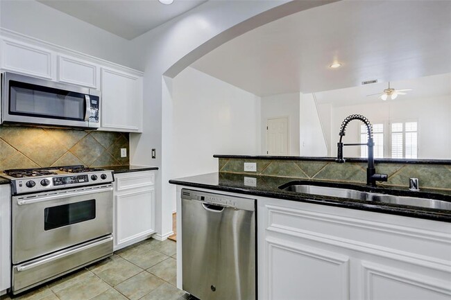 Building Photo - 1144 W 25th St