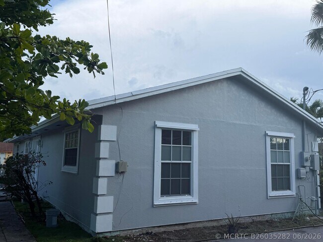 Building Photo - 4403 Anna Ln