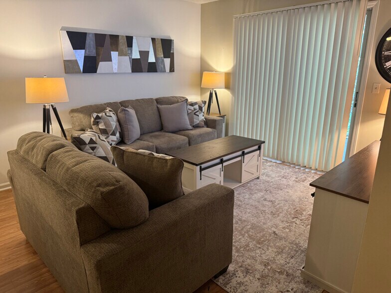 Building Photo - 2724 S 17th St