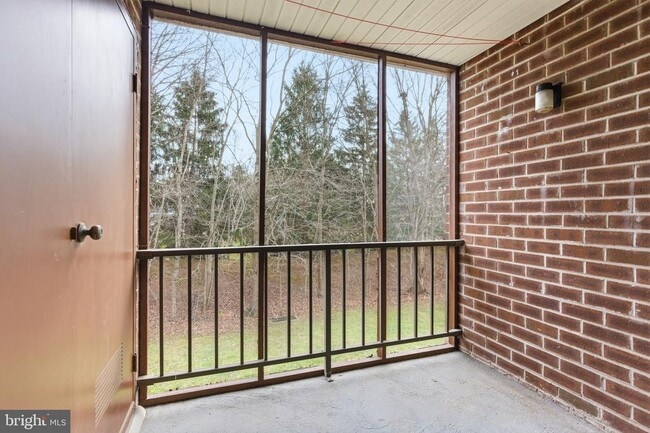 Building Photo - 598 Belmont Ave