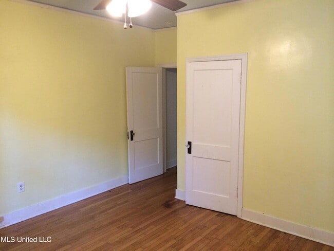 Building Photo - 4056 Redwing Ave