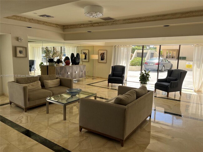 Building Photo - 2625 Collins Ave