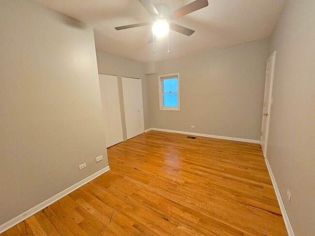 Building Photo - 2420 N Greenview Ave