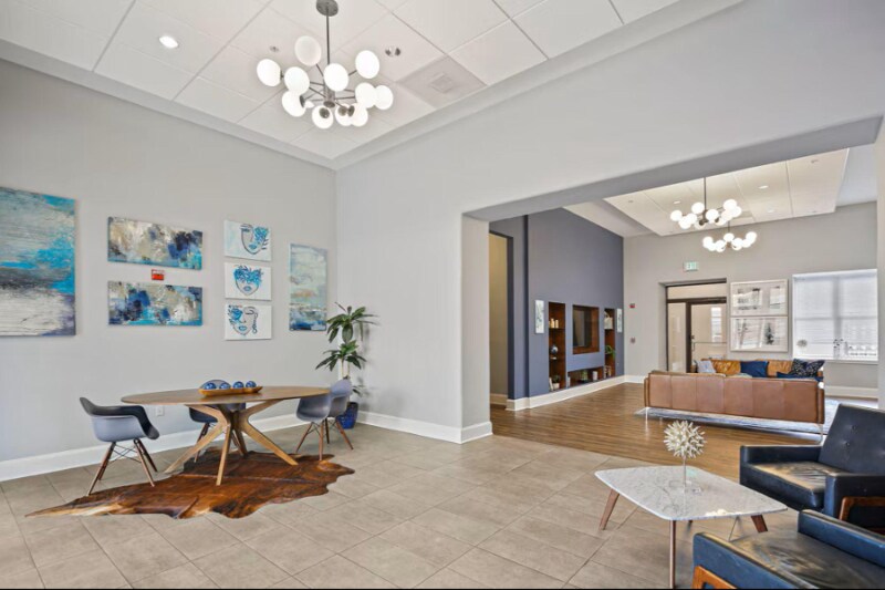 Building Photo - 319 W Franklin St