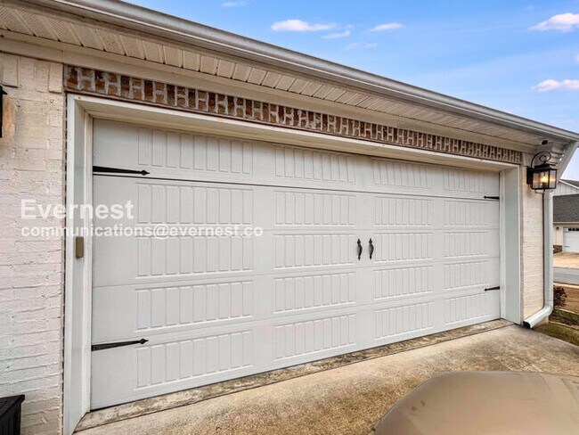 Building Photo - 613 Creekside Cove