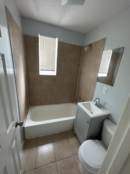 Building Photo - 1579 W 23rd St