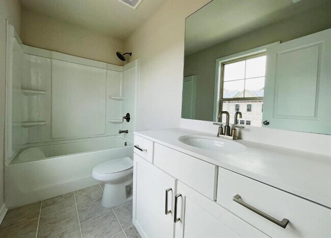 Building Photo - 3745 Davis Cir