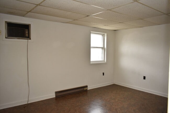 Building Photo - Apartment