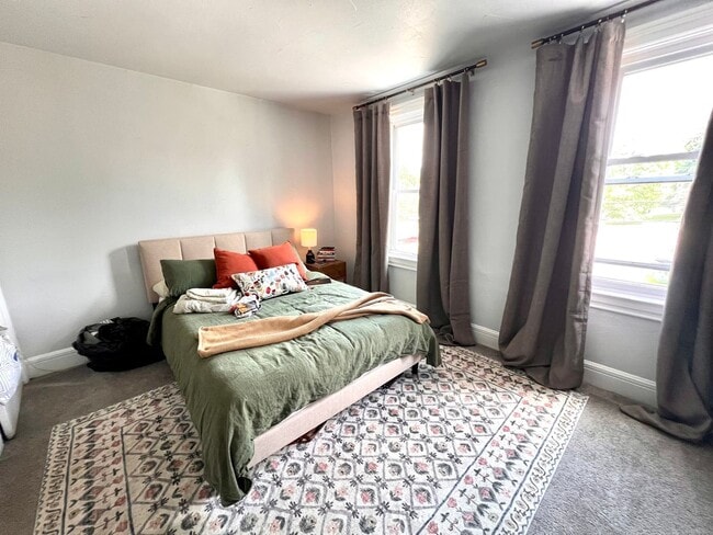 Building Photo - Pittsburgh - 2 Bedroom 1 Bathroom - Spacio...