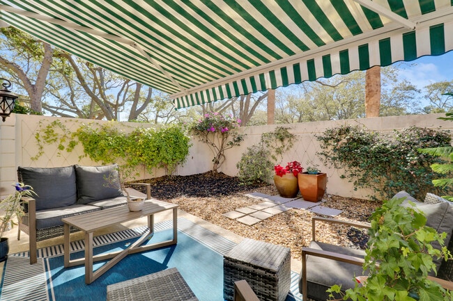 Building Photo - 6 Oakleaf Ct