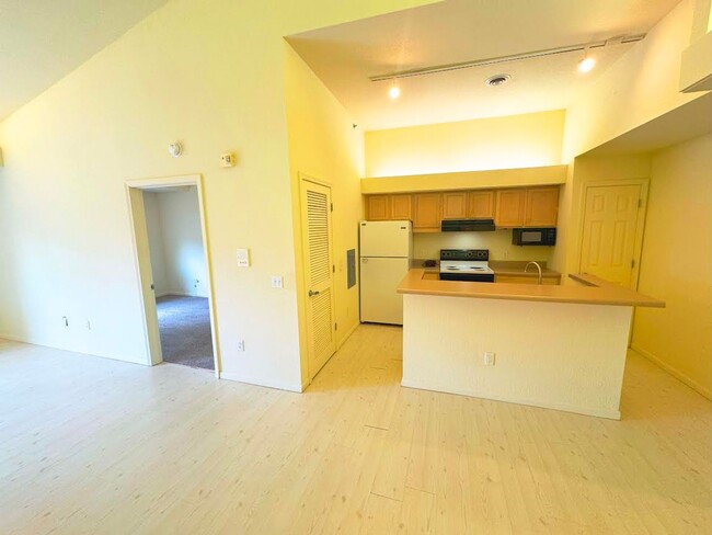 Interior Photo - 312SPU