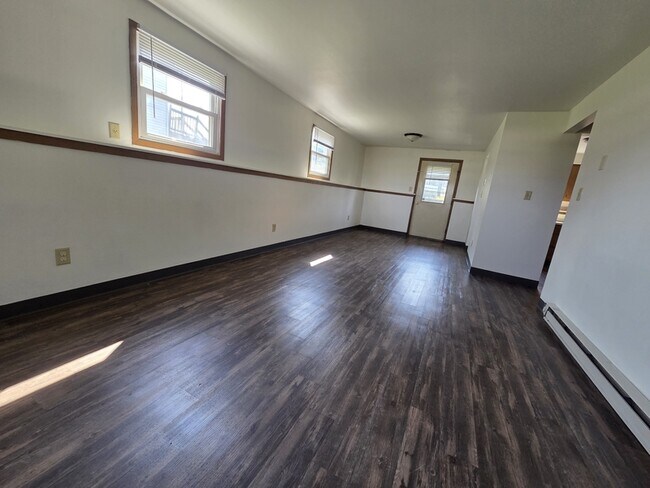 Building Photo - 324 Joseph St