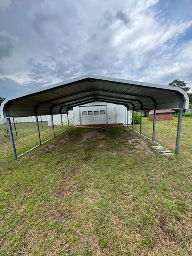 Building Photo - 709 Luther Dr
