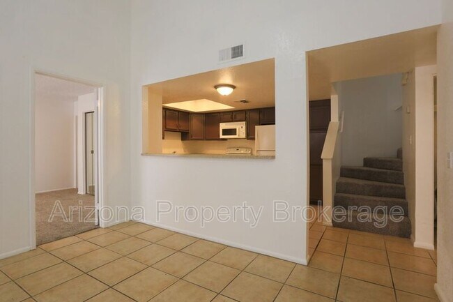 Building Photo - 850 S River Dr