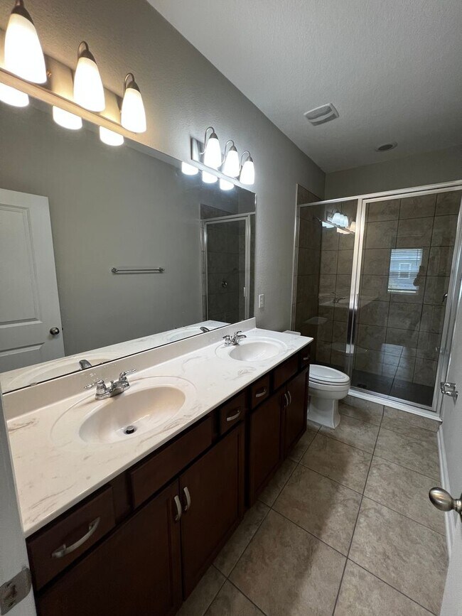 Building Photo - 3/2.5 Townhome in Holly Forest!