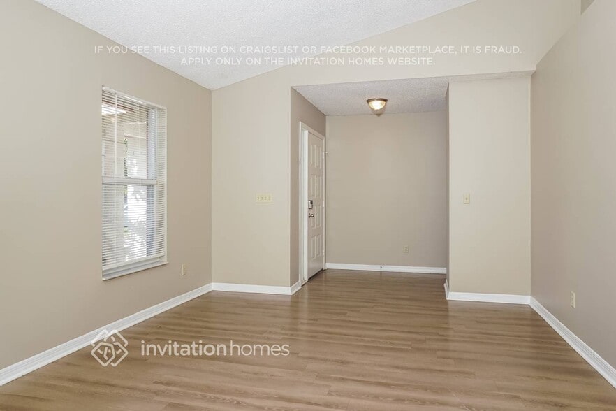 Building Photo - 7115 Queen Palm Cir