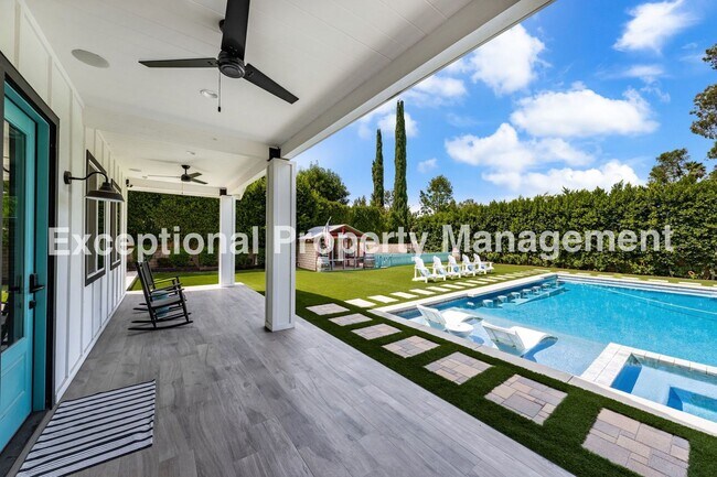 Building Photo - Amazing Executive Estate!