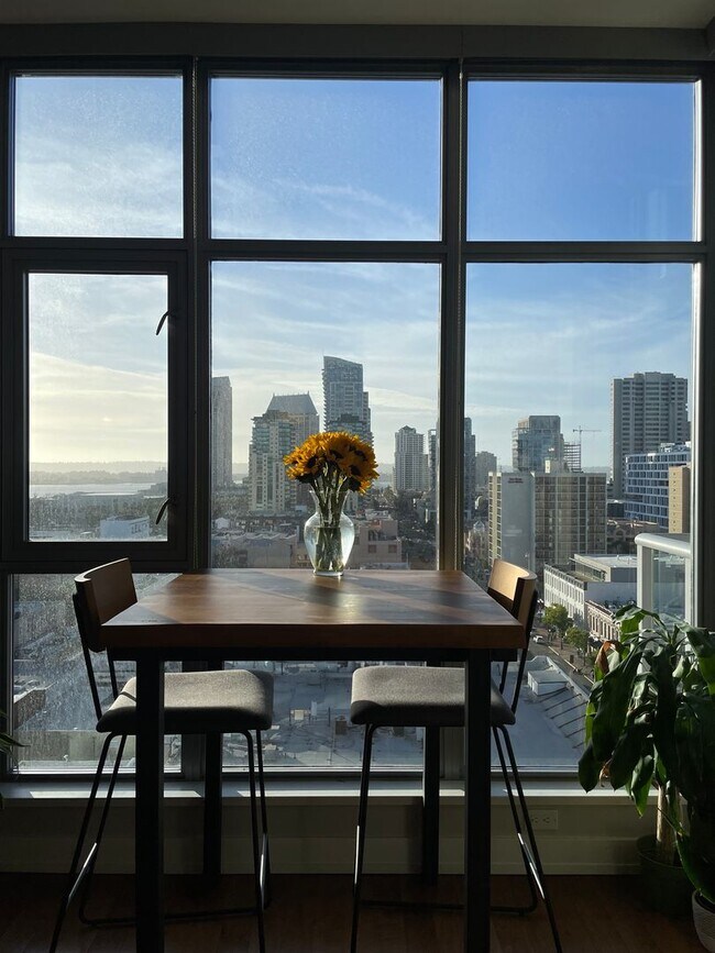 Building Photo - San Diego VIEW UNIT! Downtown  Gaslamp Quarter Three Weeks FREE Furnished  Studio -Available NOW!