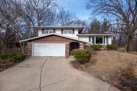 Building Photo - House on quiet cul de sac