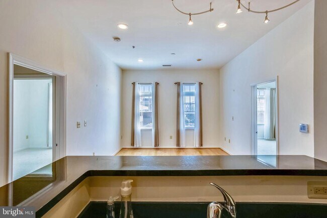 Building Photo - 309 Holland Ln