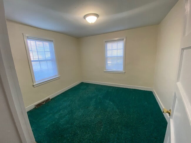 Building Photo - Northeast Home