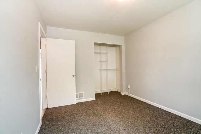 Building Photo - 3704 Willow Run Dr