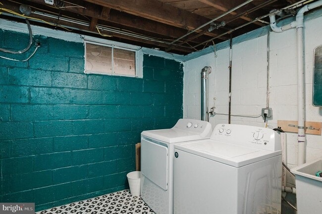 Building Photo - Single family house for rent in a fantastic location