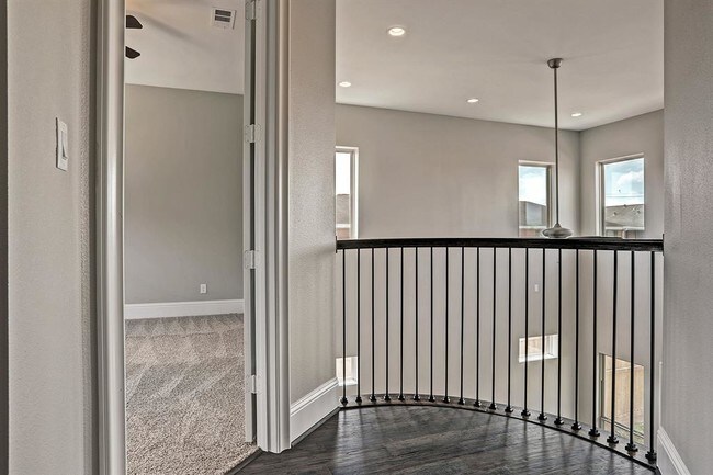 Building Photo - 4853 Benning Dr