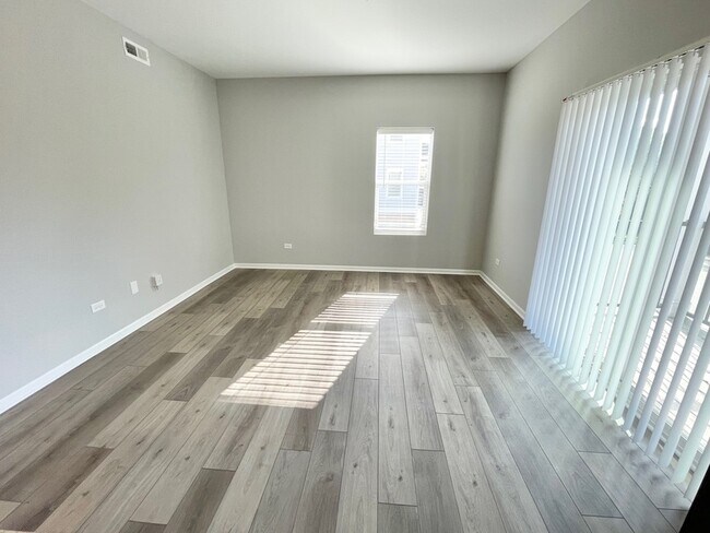 Building Photo - 809 E Main St