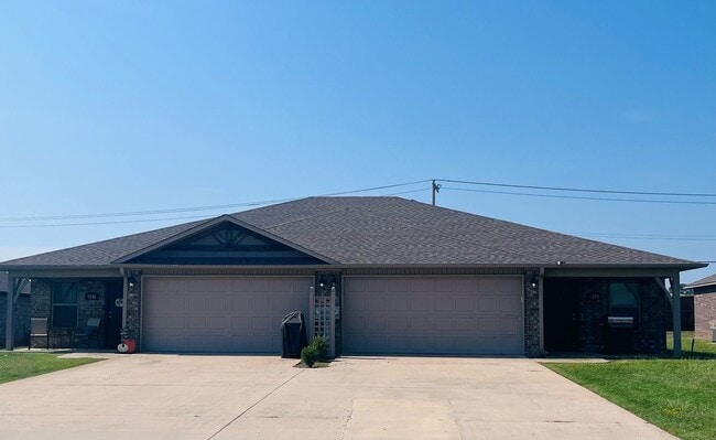 Building Photo - Move in Special on this beautiful townhous...