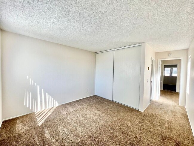 Building Photo - 4455 Vision Dr