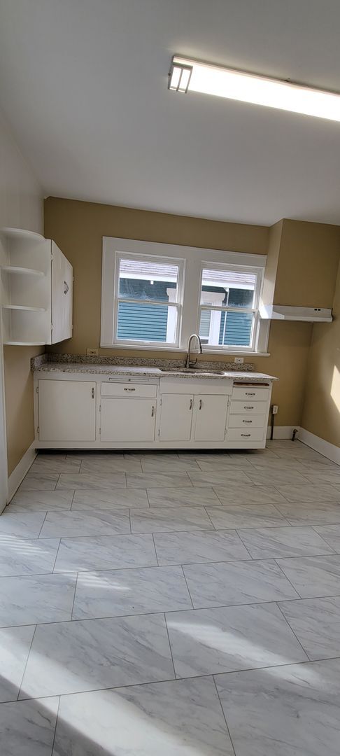 Building Photo - Gorgeous fully remodeled Craftsman style home in Highland Historic District!