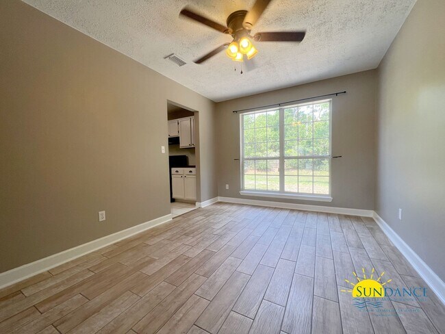 Building Photo - Charming 4 Bedroom Home in Mary Esther!
