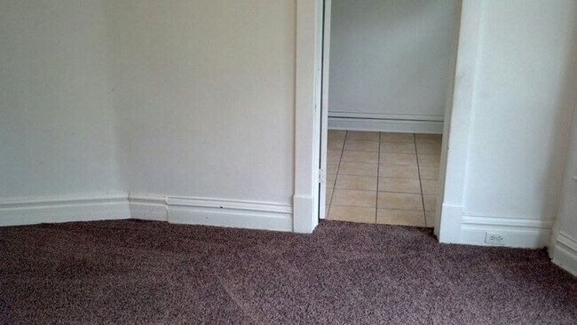 Building Photo - 108 N 28th Ave W