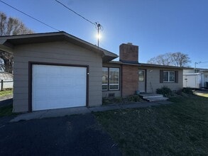 Building Photo - 1934 Crest St