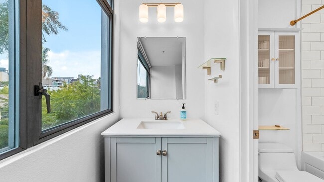 Building Photo - Beautiful 2Br/2Ba Townhome In Little Italy With Views Of The Bay! 3D Tour Link in Description Below!