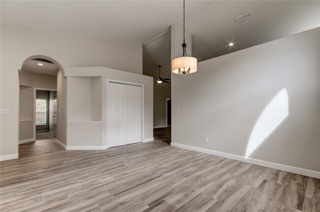 Building Photo - 10426 Springrose Dr
