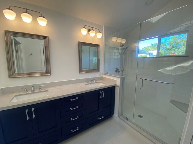 Building Photo - 4 Bedroom Encinitas home with Views!