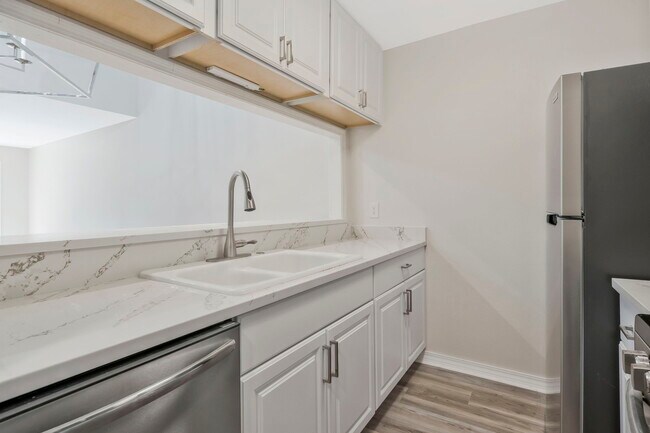 Building Photo - 4221 Brookside Dr