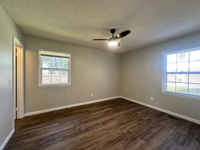 Building Photo - Adorable 3-Bedroom Home in the Heart of Cary with an Amazing Outdoor Space + Fenced Backyard!