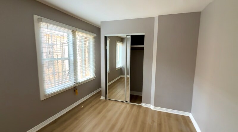 Building Photo - 534 W 77th St