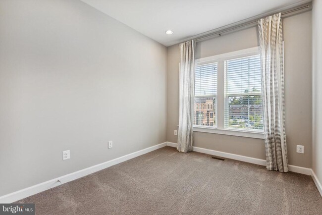 Building Photo - 9314 Sweetbay Magnolia Ct