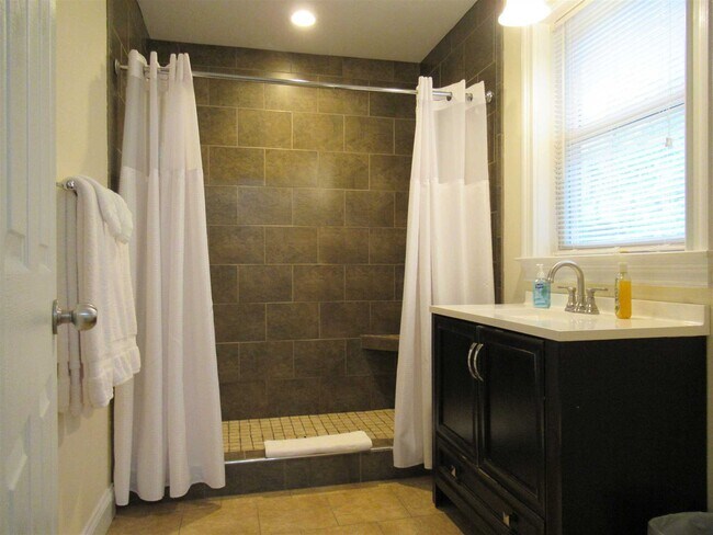 Building Photo - 101 Bundy Hill Rd