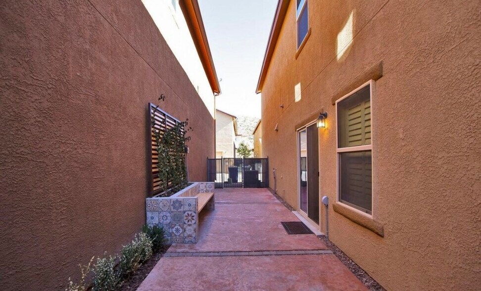 Building Photo - 6708 Red Canyon Sage Ln