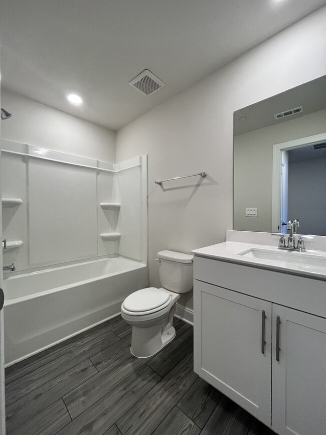 Building Photo - 204 Douglas Bend Rd